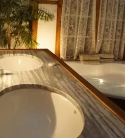 Woodland Gardens Pet Friendly Lodge